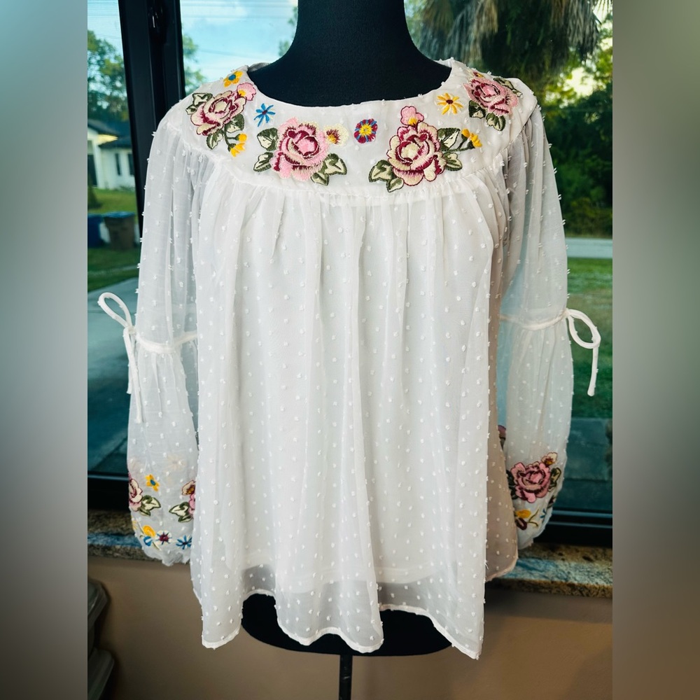 Altar'd State White Embroidered Swiss Dot Peasant Blouse Whimsical Size Small